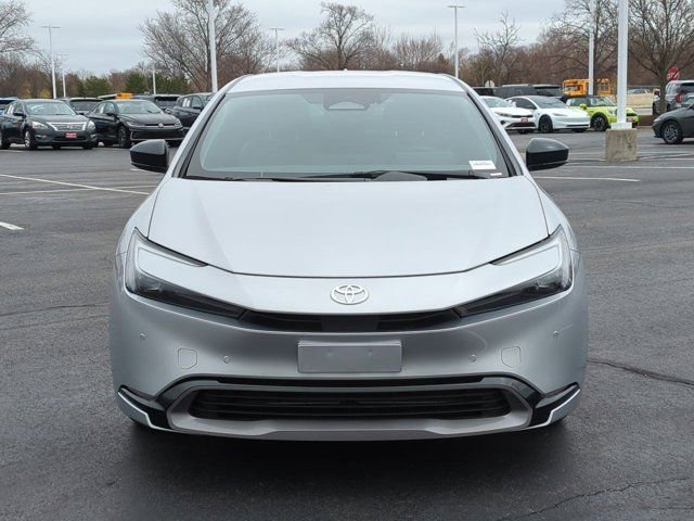 Used 2024 Toyota Prius XLE image 4