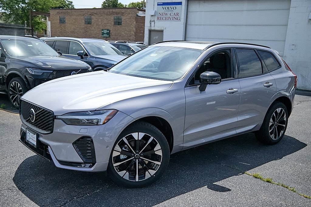 New 2026 Volvo XC60 B5 Plus w/ Climate Package AWD/4WD image 3