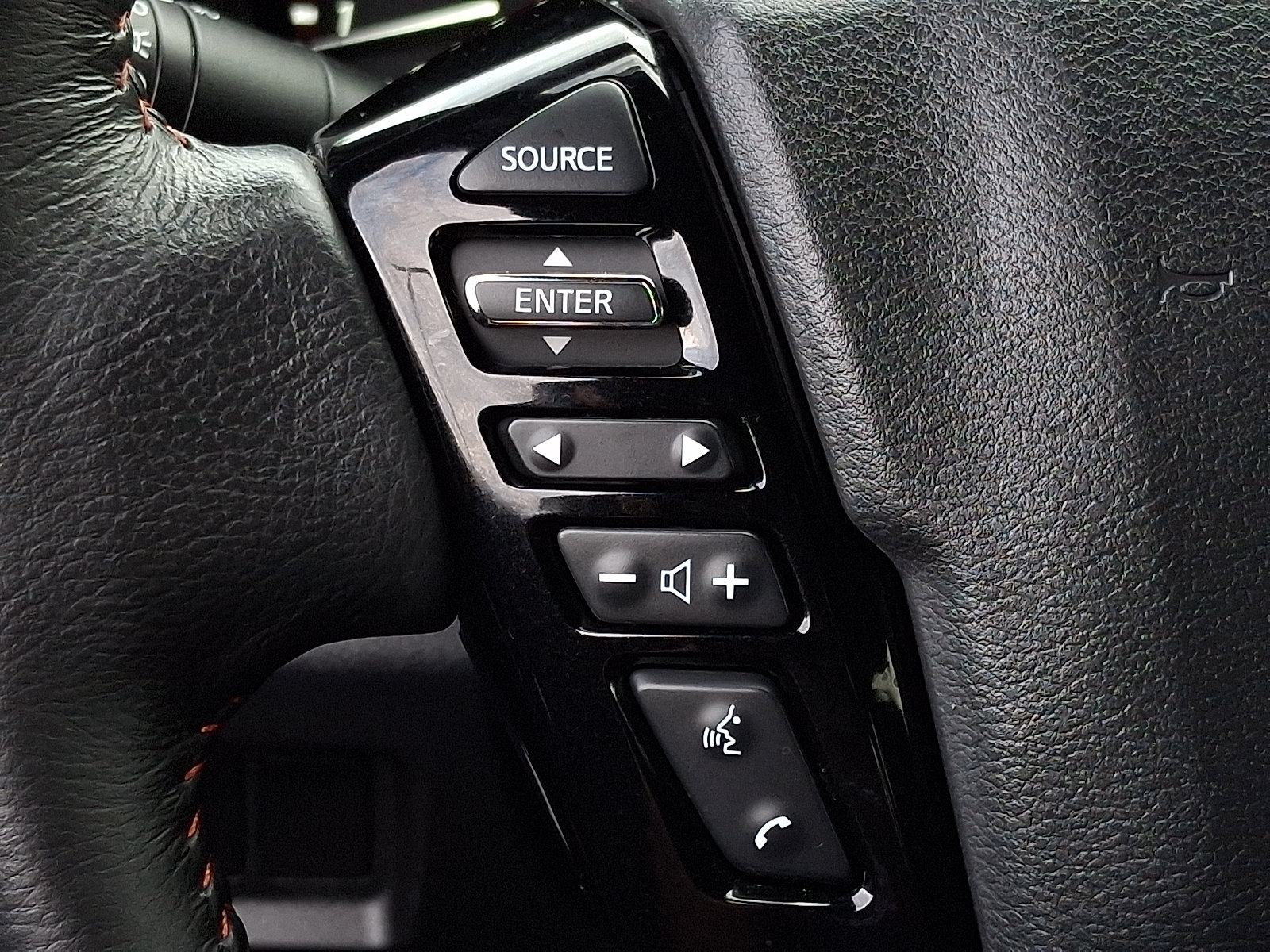 Certified 2025 Nissan Frontier PRO-4X AWD/4WD image 19