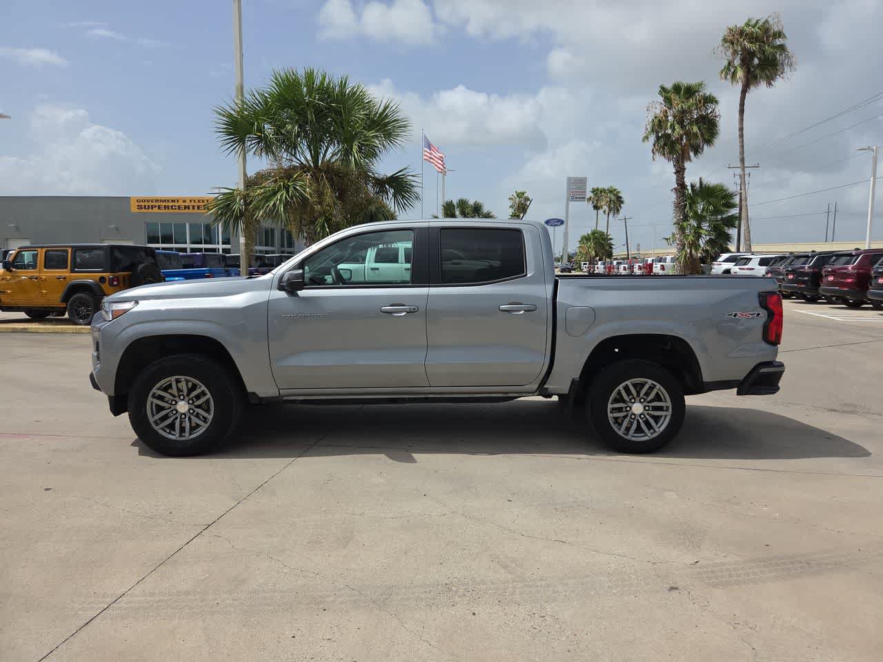 Used 2024 Chevrolet Colorado LT w/ Advanced Trailering Package AWD/4WD image 11