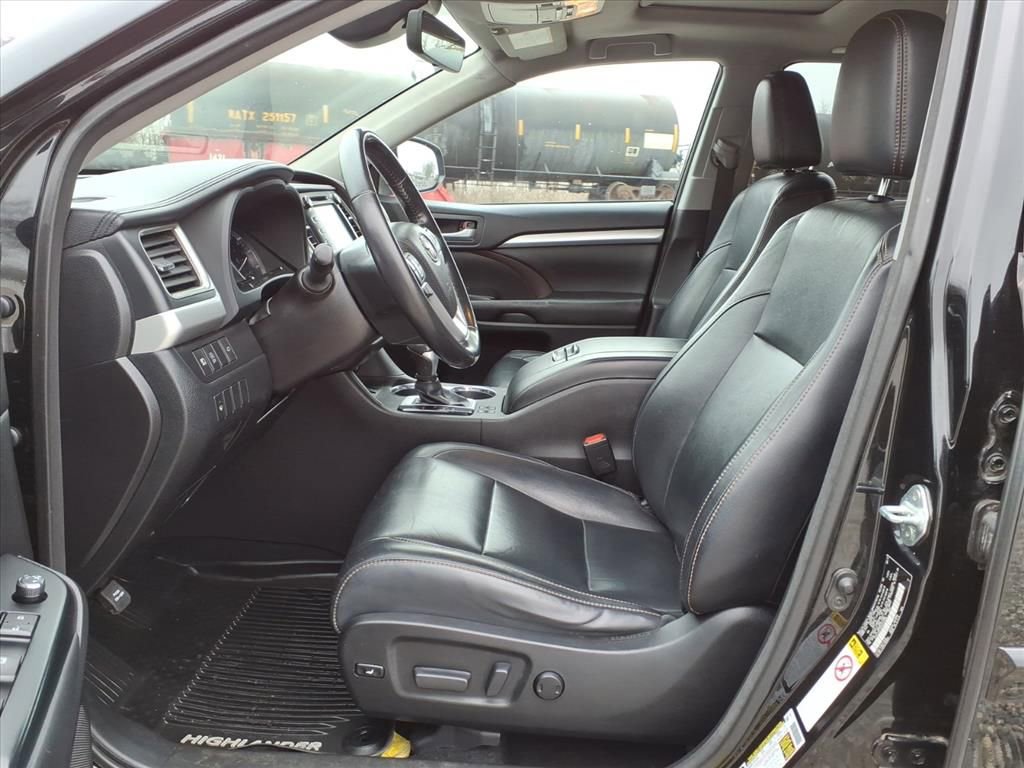 Used 2017 Toyota Highlander XLE image 13