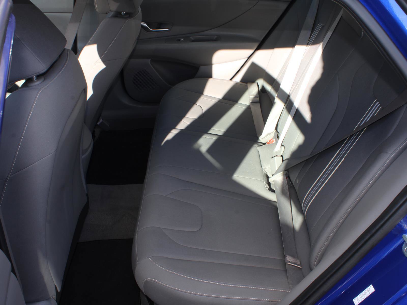 Used 2022 Hyundai Elantra Blue image 16