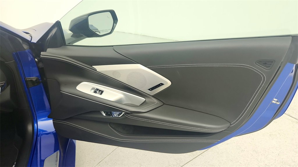 Used 2021 Chevrolet Corvette Stingray w/ Z51 Performance Package image 31