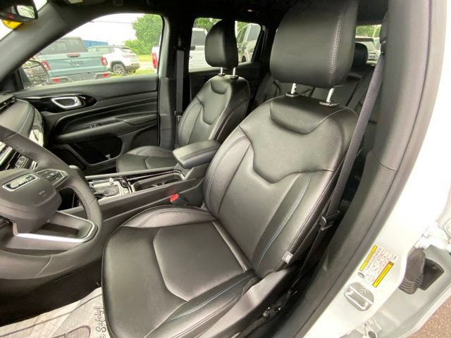 Used 2026 Jeep Compass Limited AWD/4WD image 9