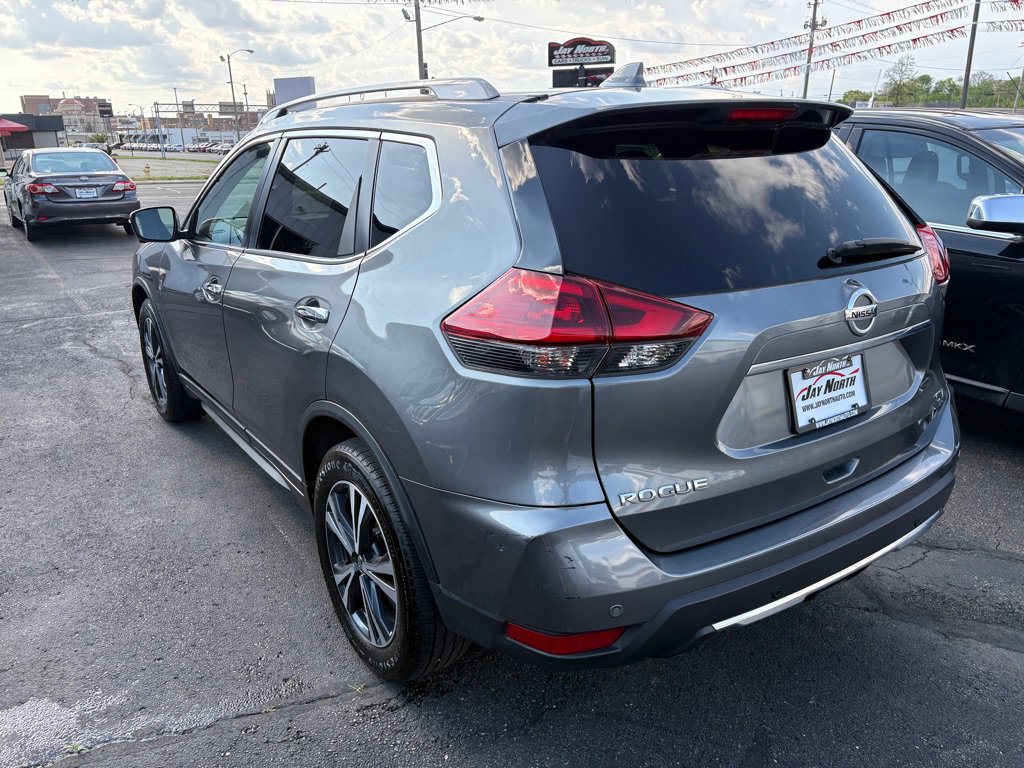 Used 2020 Nissan Rogue SV w/ Premium Package FWD image 4