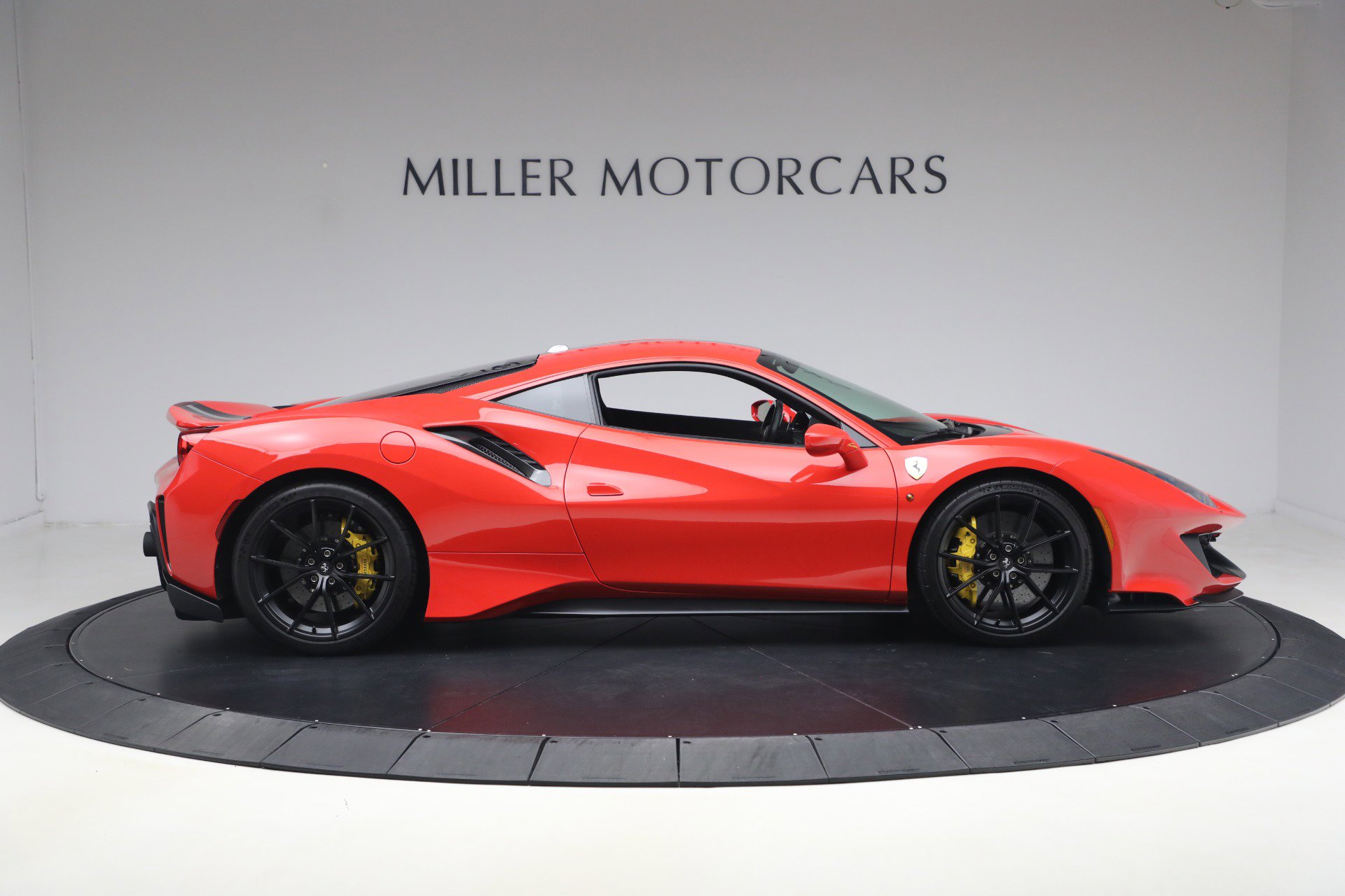 Certified 2019 Ferrari 488 Pista Coupe RWD image 9