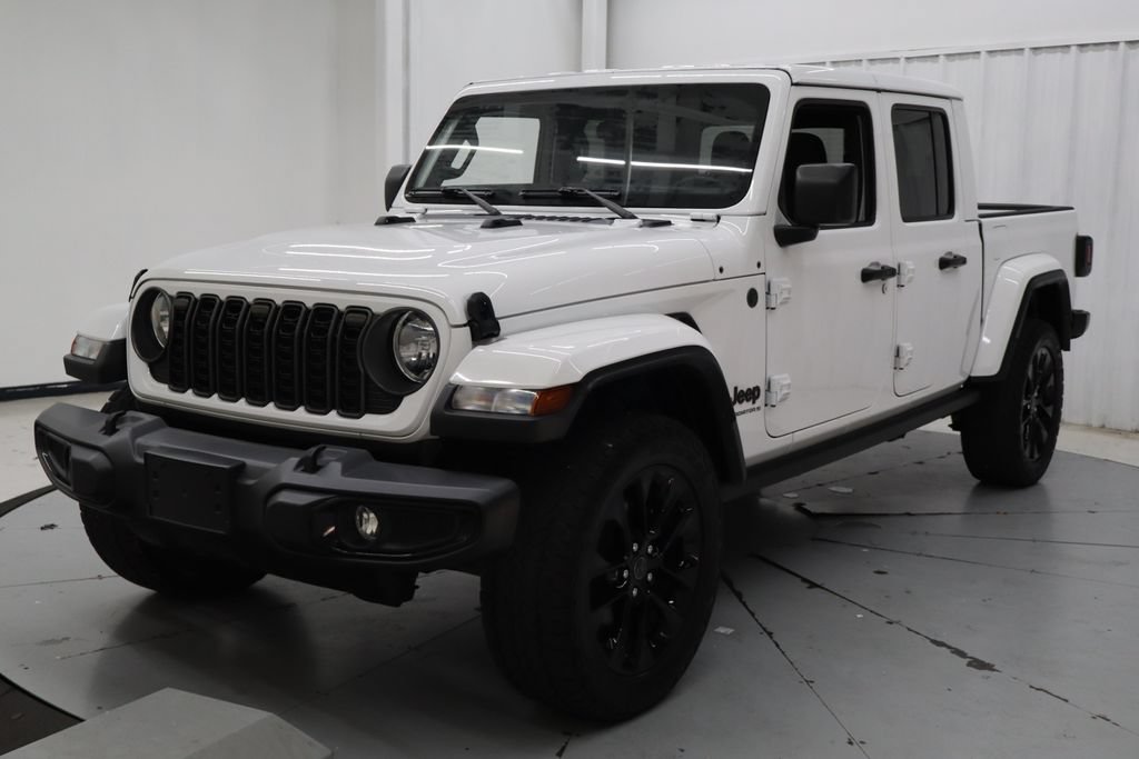 Used 2024 Jeep Gladiator Sport AWD/4WD image 7