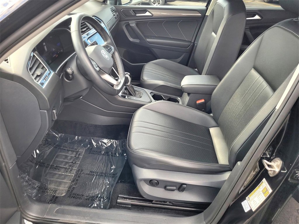 Used 2024 Volkswagen Tiguan SE image 15