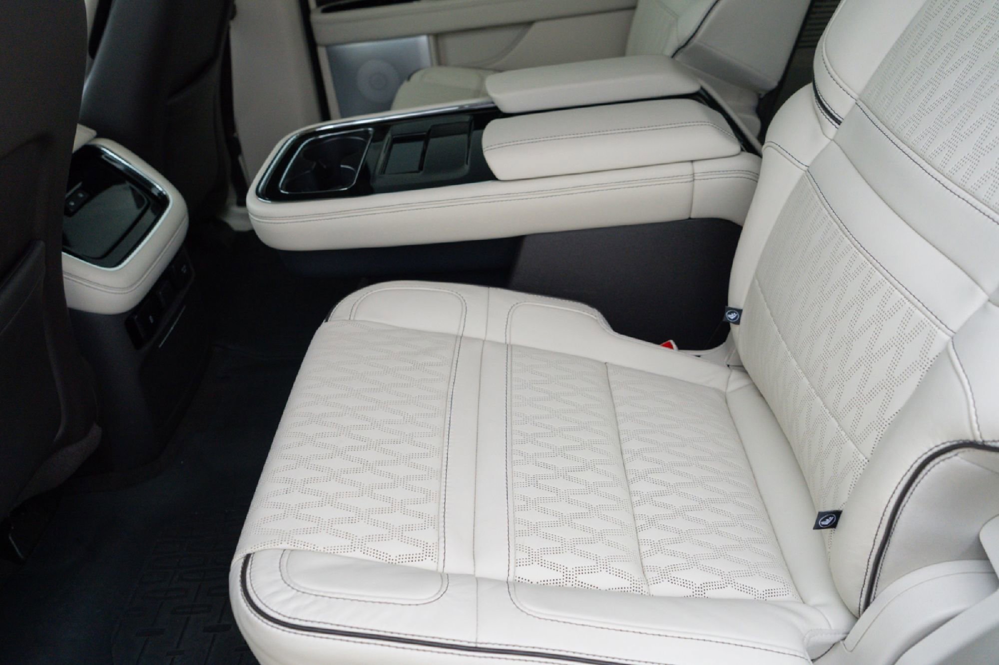 Used 2024 Lincoln Navigator Black Label AWD/4WD image 27