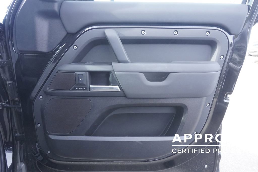 Used 2025 Land Rover Defender 110 S image 21