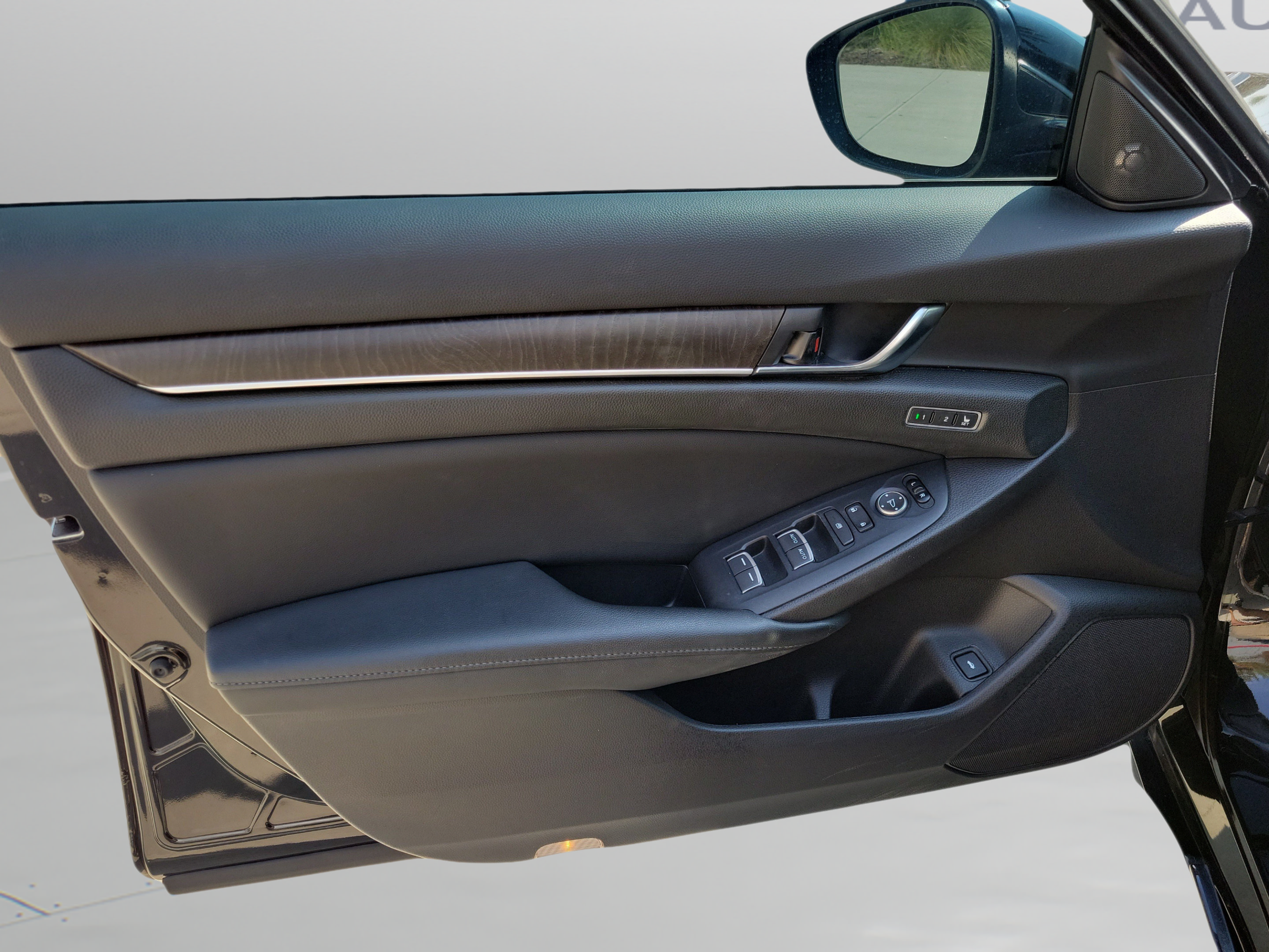 Used 2021 Honda Accord EX-L image 6