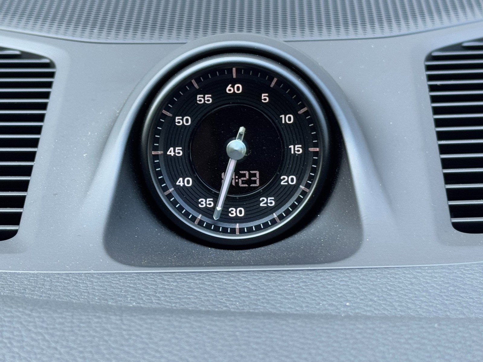 Used 2024 Porsche Cayenne S w/ Premium Package Plus image 26