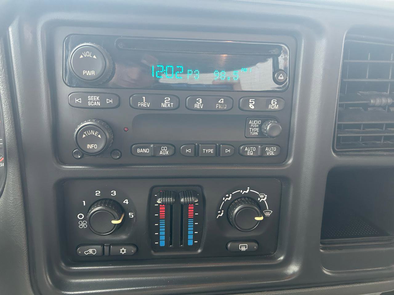 Used 2006 Chevrolet Silverado 1500 LT w/ Light Duty Power Package image 19