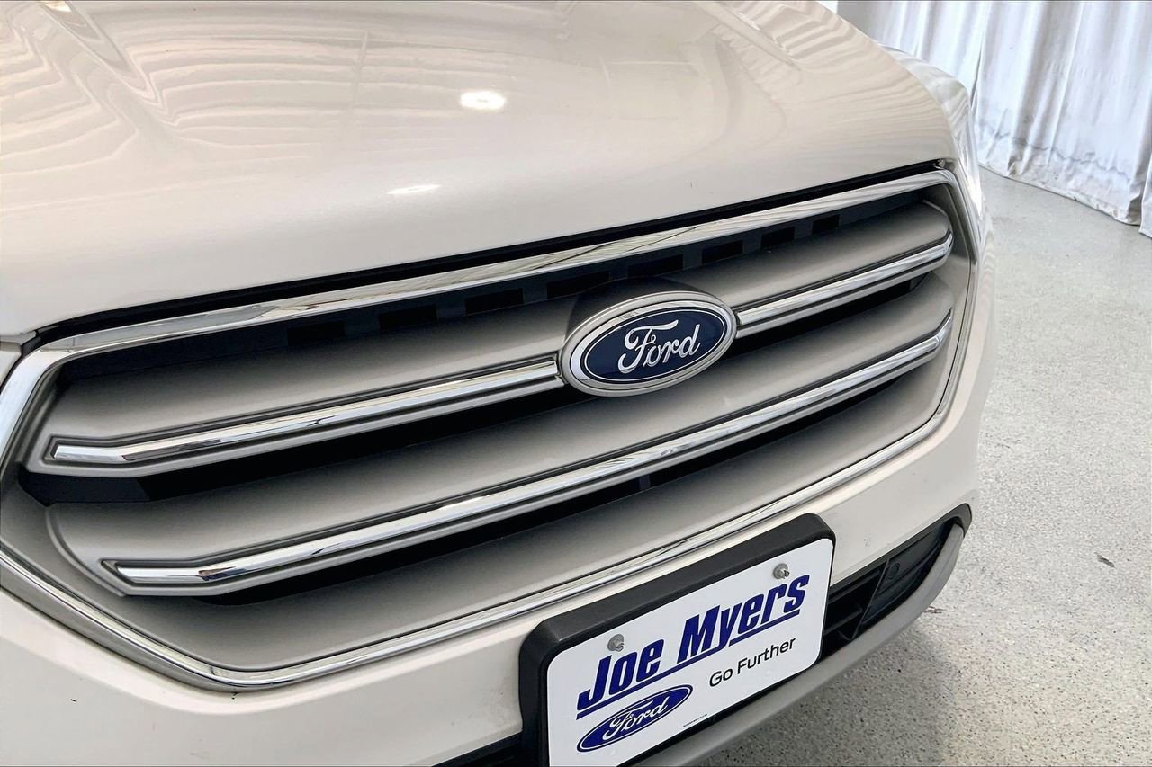 Used 2018 Ford Escape Titanium w/ Ford Safe & Smart Package AWD/4WD image 7