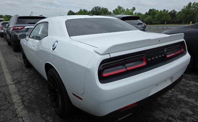 Used 2015 Dodge Challenger R/T w/ Quick Order Package 22B R/T RWD image 4
