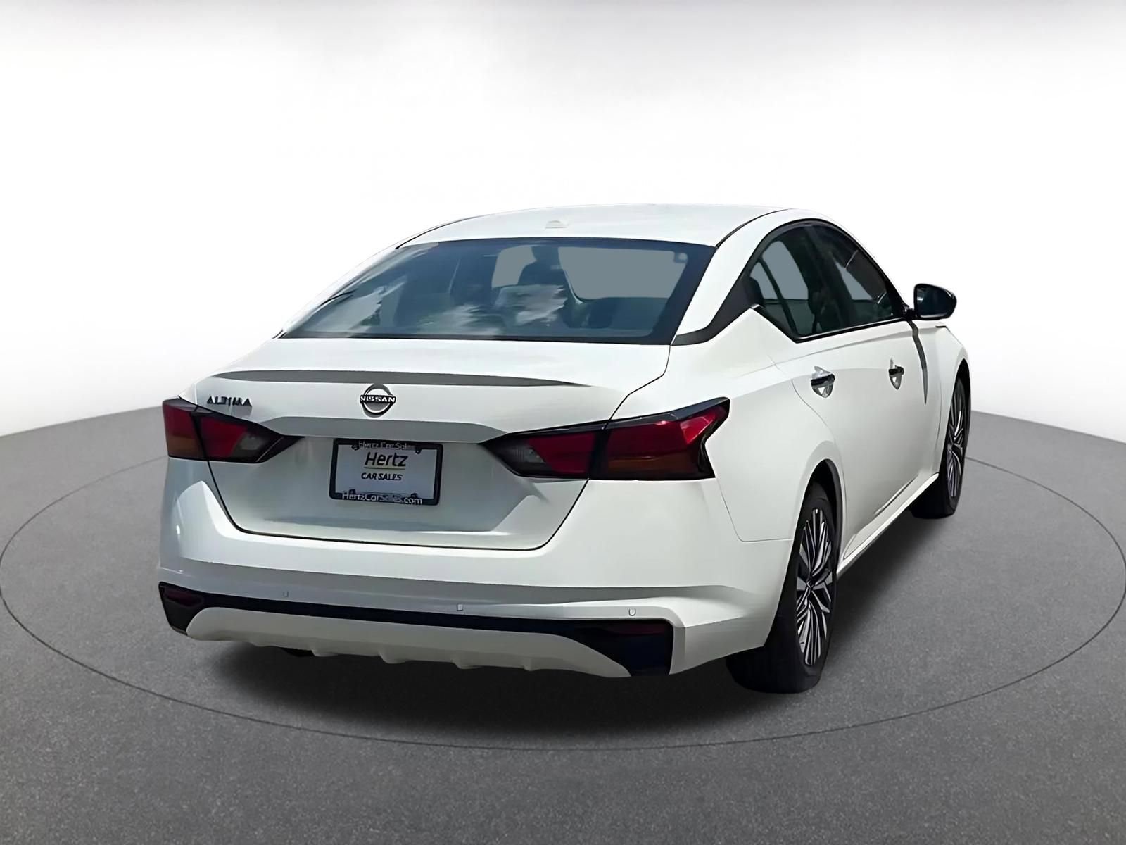 Used 2025 Nissan Altima 2.5 SV FWD image 14