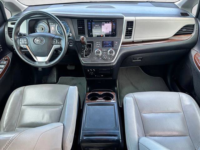 Used 2015 Toyota Sienna XLE image 19