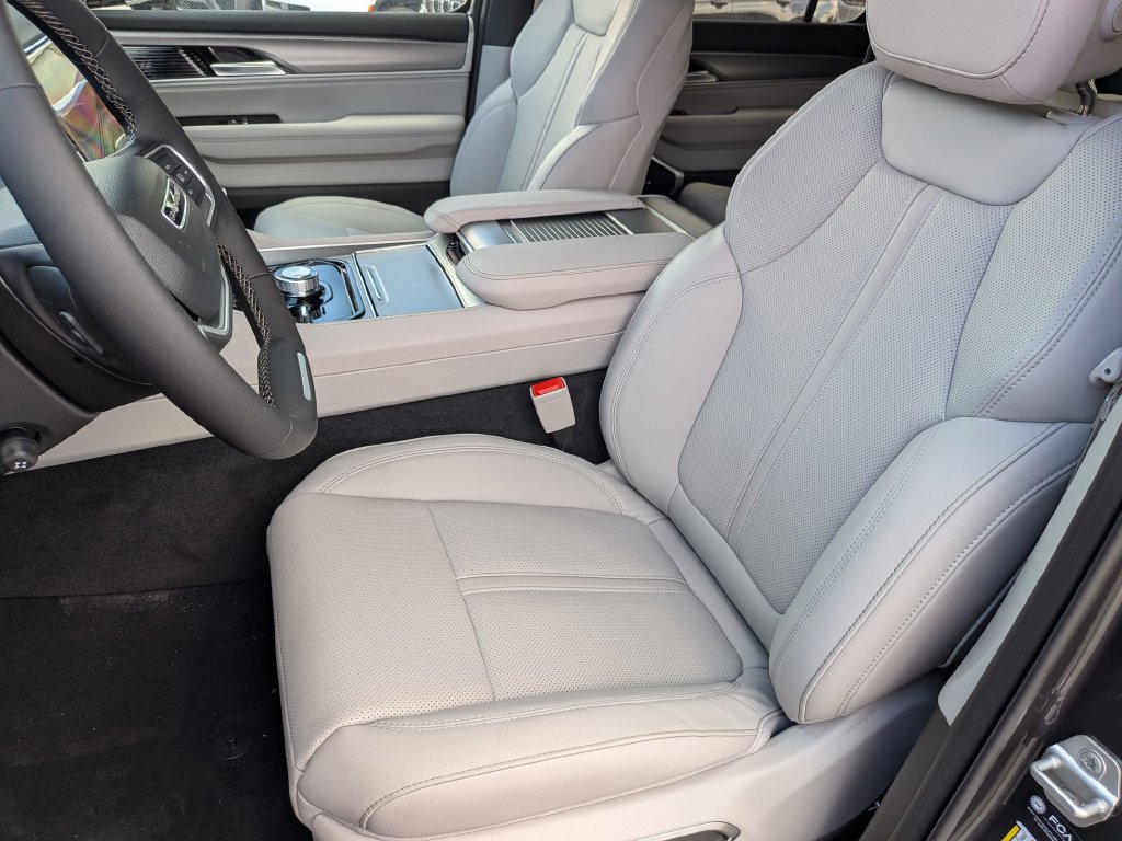 New 2026 Jeep Grand Wagoneer 4WD image 15