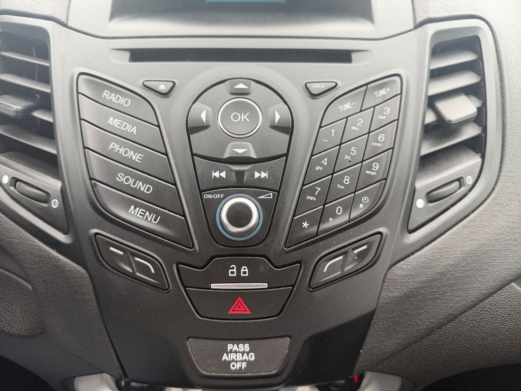 Used 2016 Ford Fiesta SE w/ Cold Weather Package FWD image 18