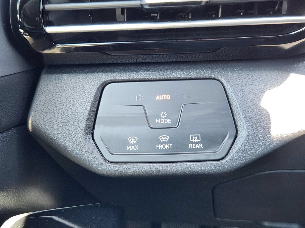 Certified 2024 Volkswagen ID.4 Pro AWD/4WD image 19