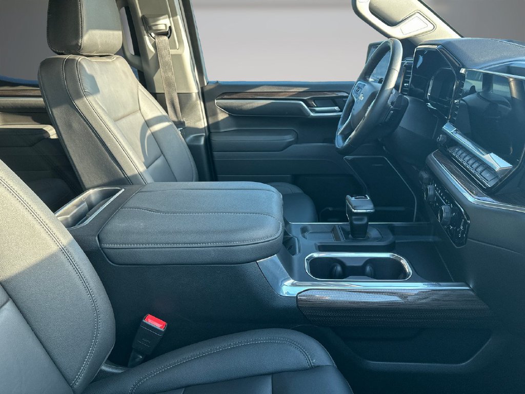 Used 2025 Chevrolet Silverado 1500 LT AWD/4WD image 11
