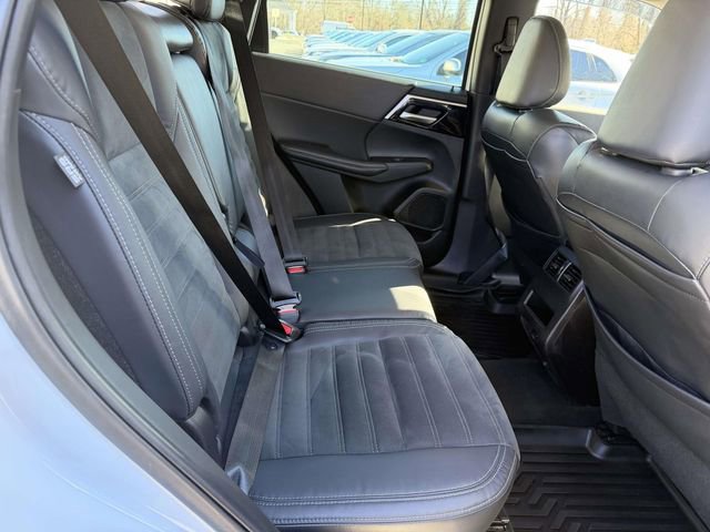 Used 2023 Mitsubishi Outlander SE image 18