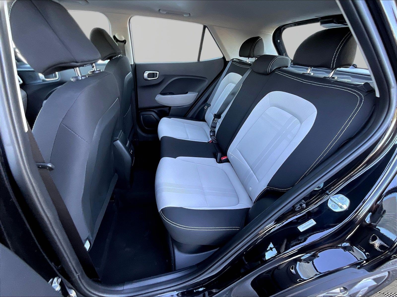 Used 2025 Hyundai Venue SEL FWD image 21