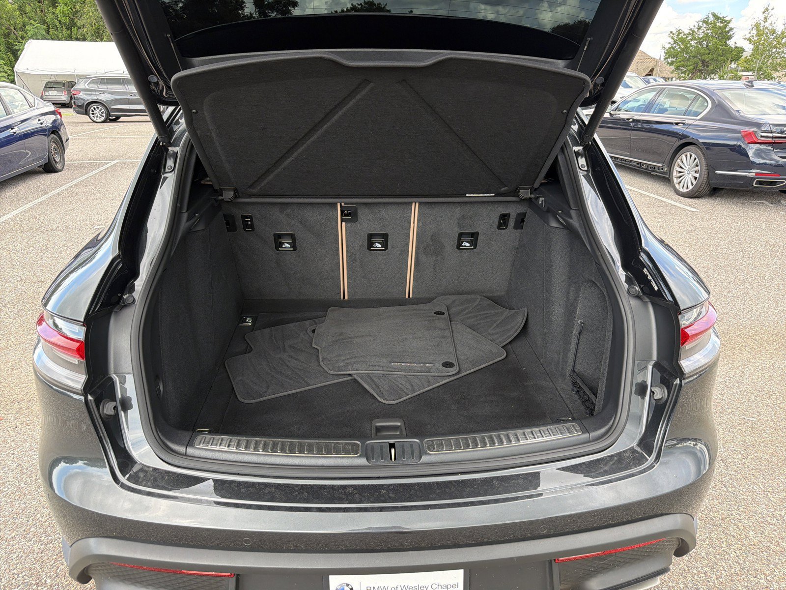 Used 2025 Porsche Macan Turbo AWD/4WD image 9