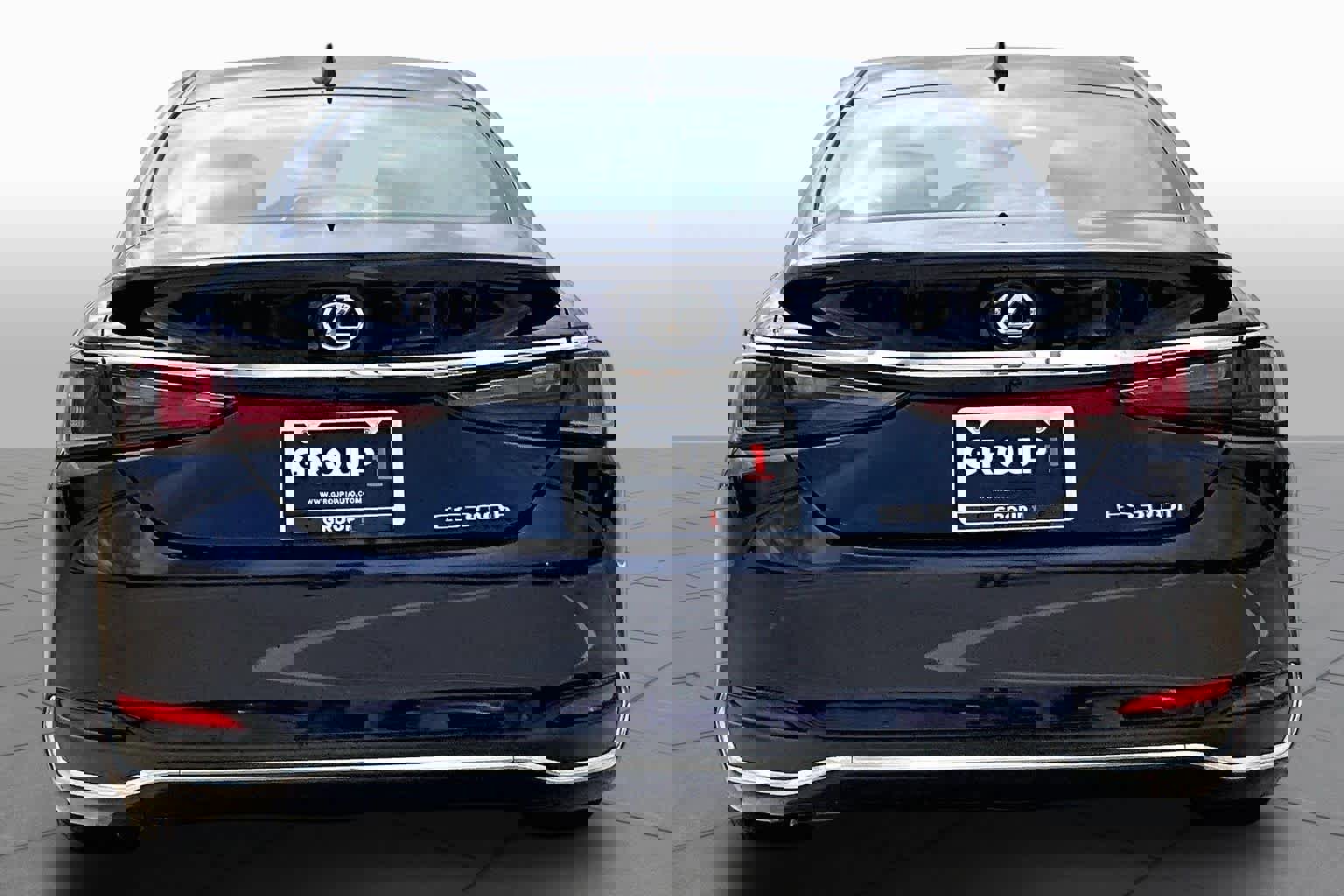 Certified 2025 Lexus ES 300h w/ Premium Package image 5