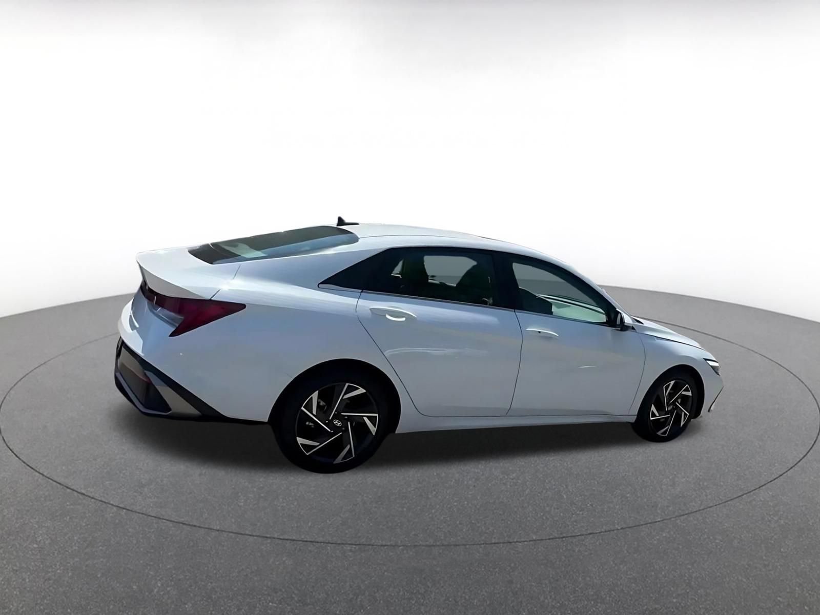 Used 2025 Hyundai Elantra SEL FWD image 15