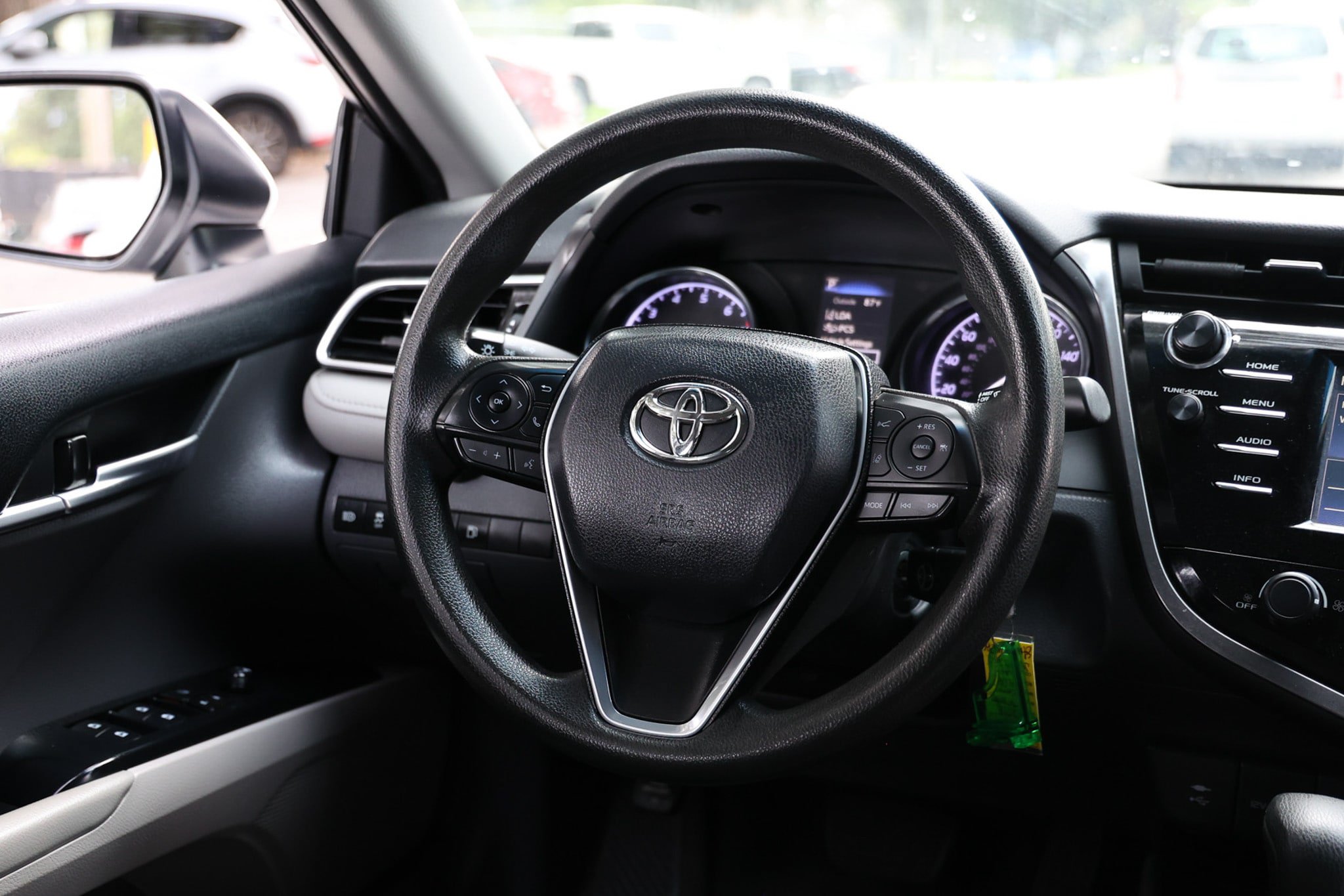 Used 2018 Toyota Camry LE FWD image 30