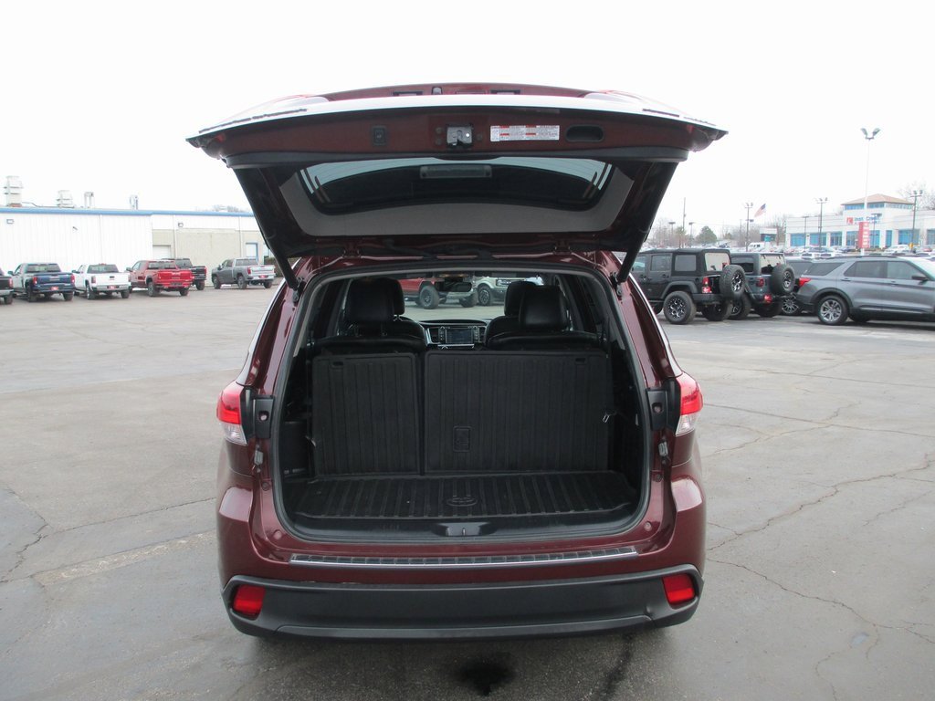 Used 2018 Toyota Highlander XLE image 6