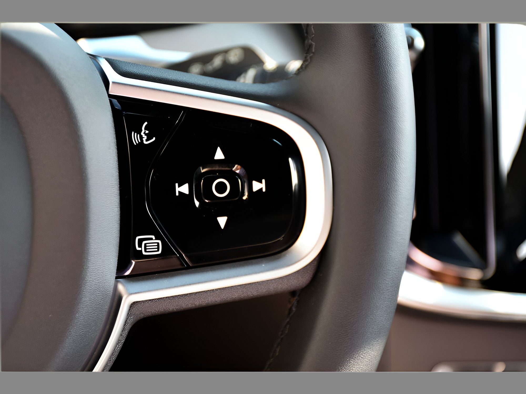 Certified 2025 Volvo V60 B5 Cross Country Ultra AWD/4WD image 35