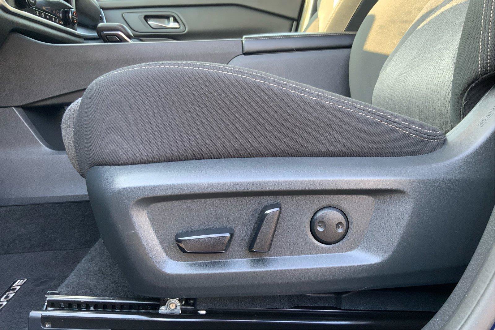 Used 2026 Nissan Rogue SV AWD/4WD image 17