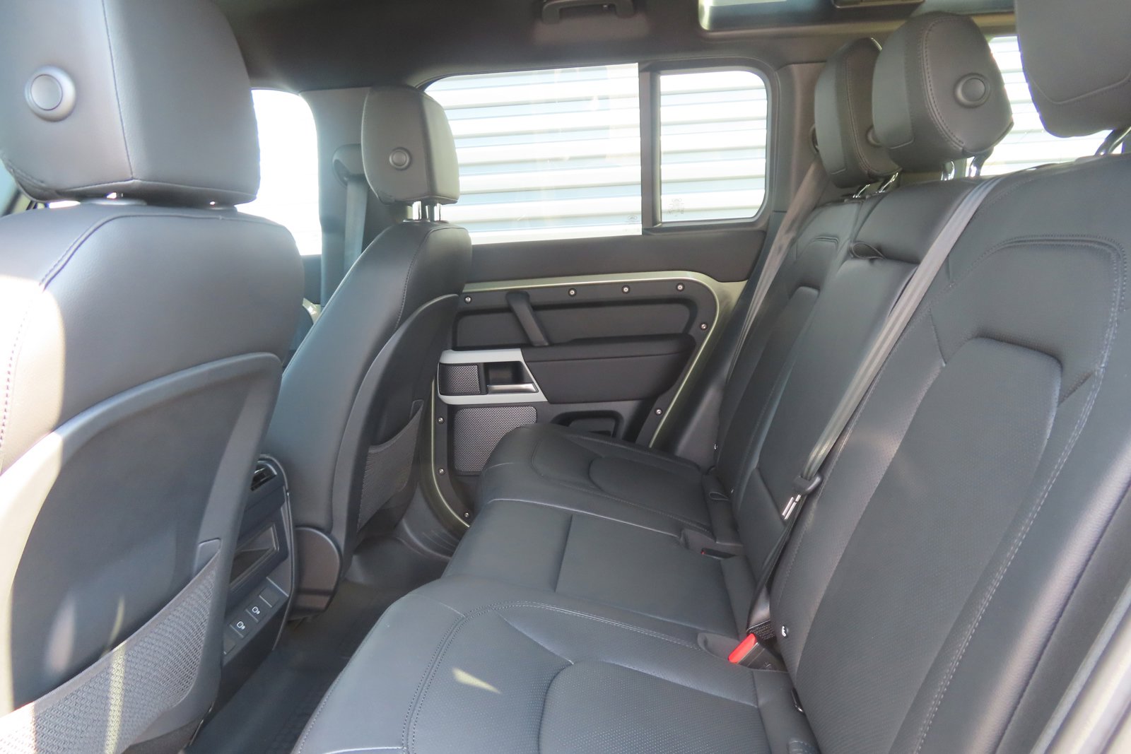 New 2024 Land Rover Defender 110 S image 6