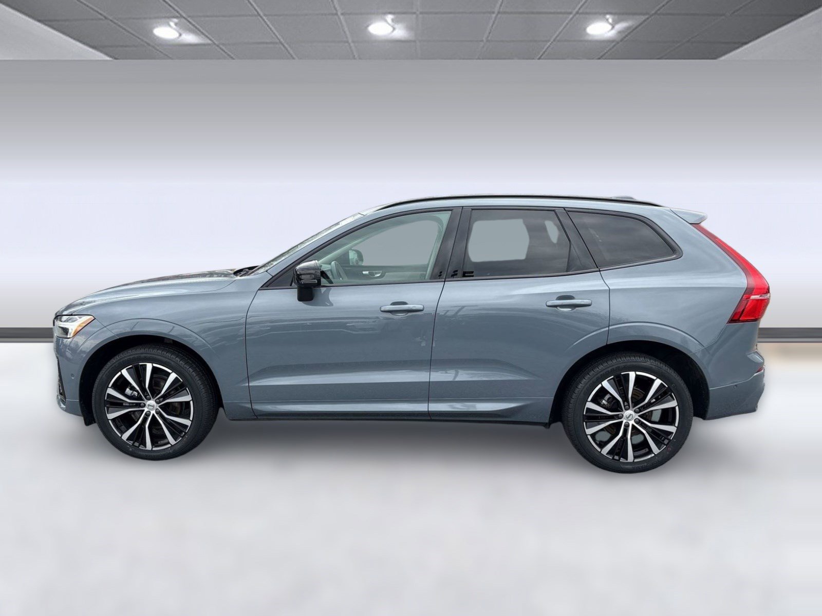 Certified 2024 Volvo XC60 B5 Plus image 2