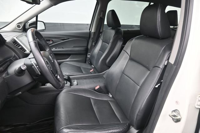 Used 2017 Honda Pilot Touring image 32