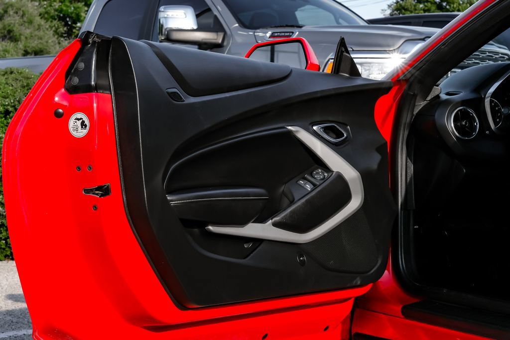 Used 2018 Chevrolet Camaro LT RWD image 34