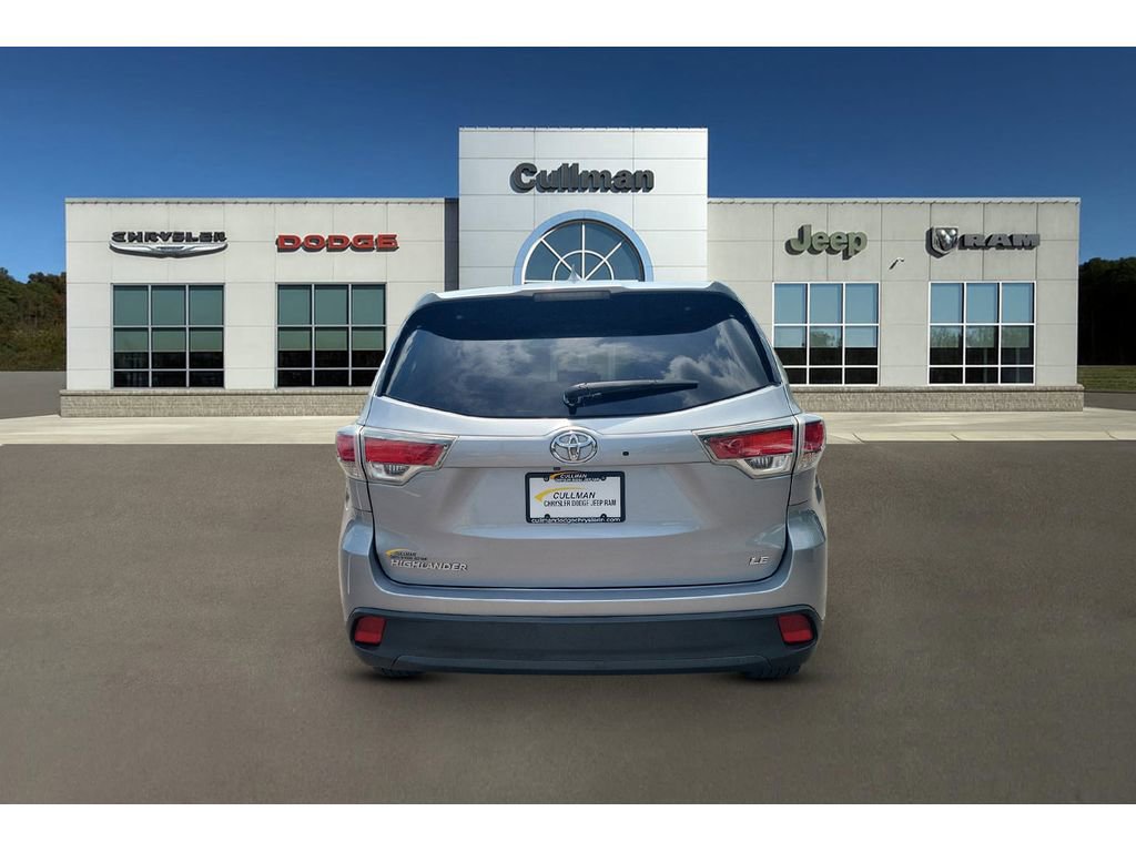 Used 2015 Toyota Highlander Plus FWD image 4