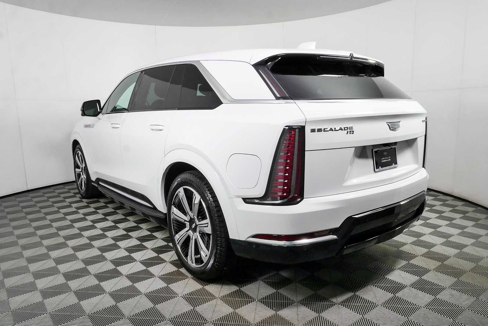 Certified 2025 Cadillac Escalade IQ Luxury 2 w/ LPO, Premium Carpet Package AWD/4WD image 30