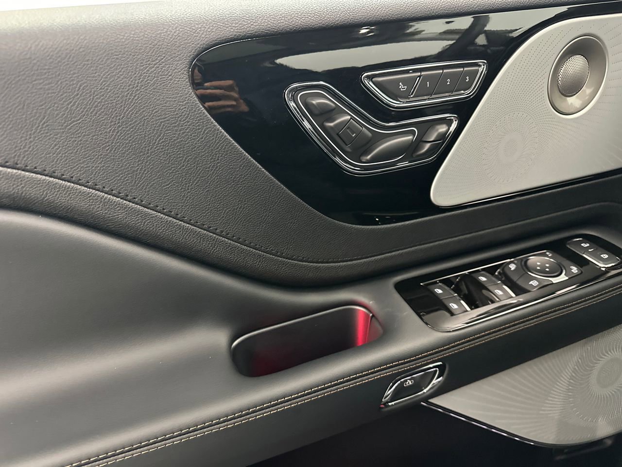 New 2026 Lincoln Aviator Reserve AWD/4WD image 36
