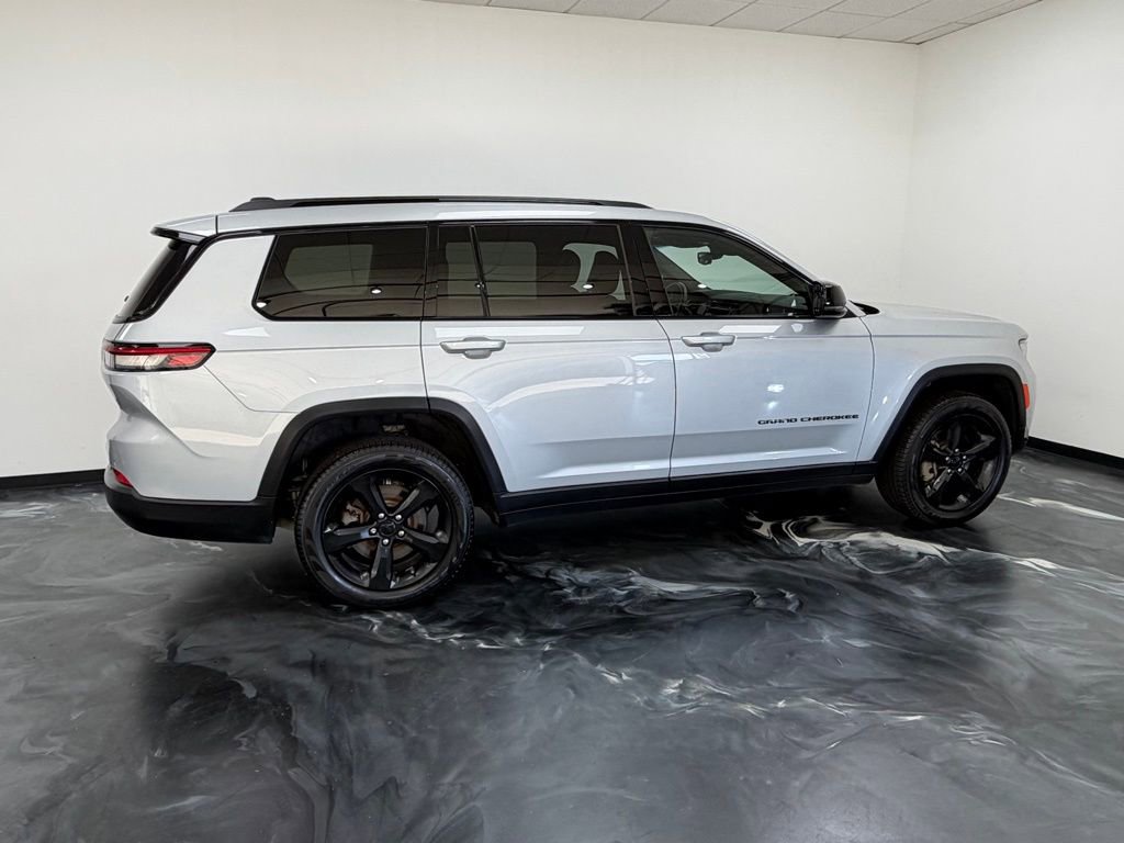 Used 2022 Jeep Grand Cherokee L Laredo AWD/4WD image 23