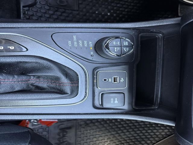 Used 2019 Jeep Cherokee Trailhawk w/ Comfort/Convenience Group image 26