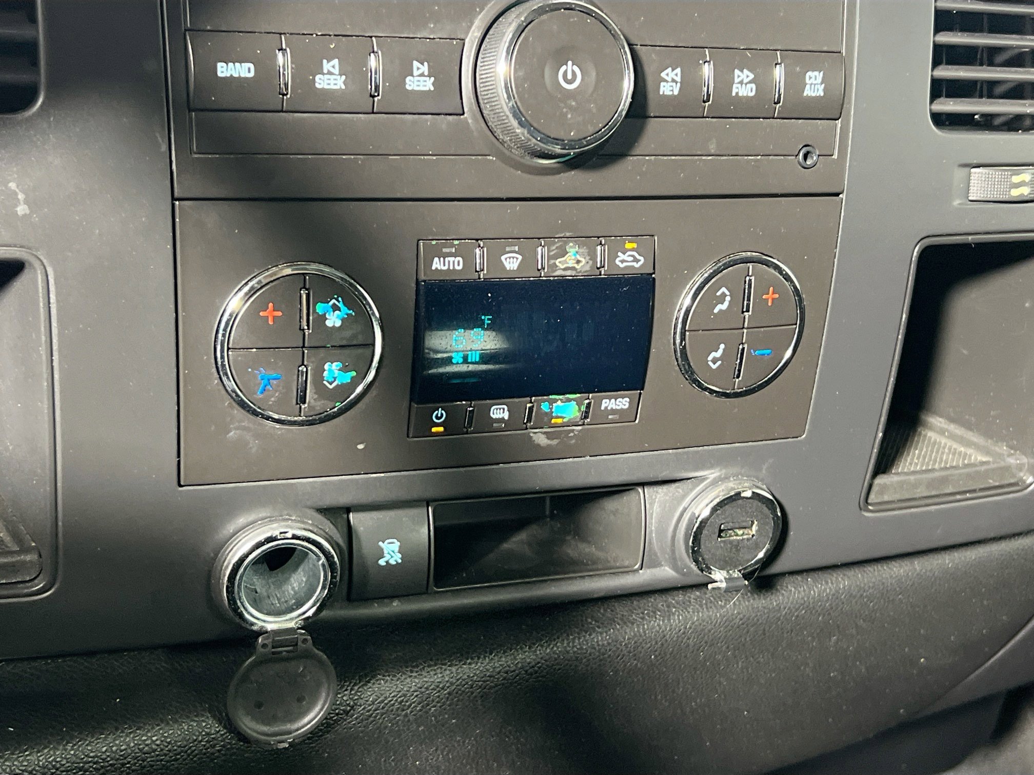 Used 2011 GMC Sierra 1500 SLE w/ Regional Value Package image 26