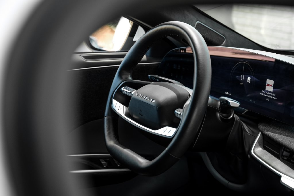 Used 2024 Lucid Air Touring AWD/4WD image 14