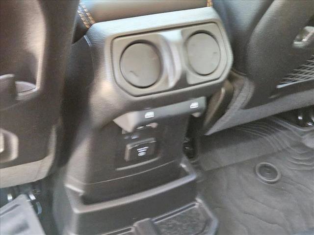 Used 2024 Jeep Wrangler Unlimited Sahara AWD/4WD image 17