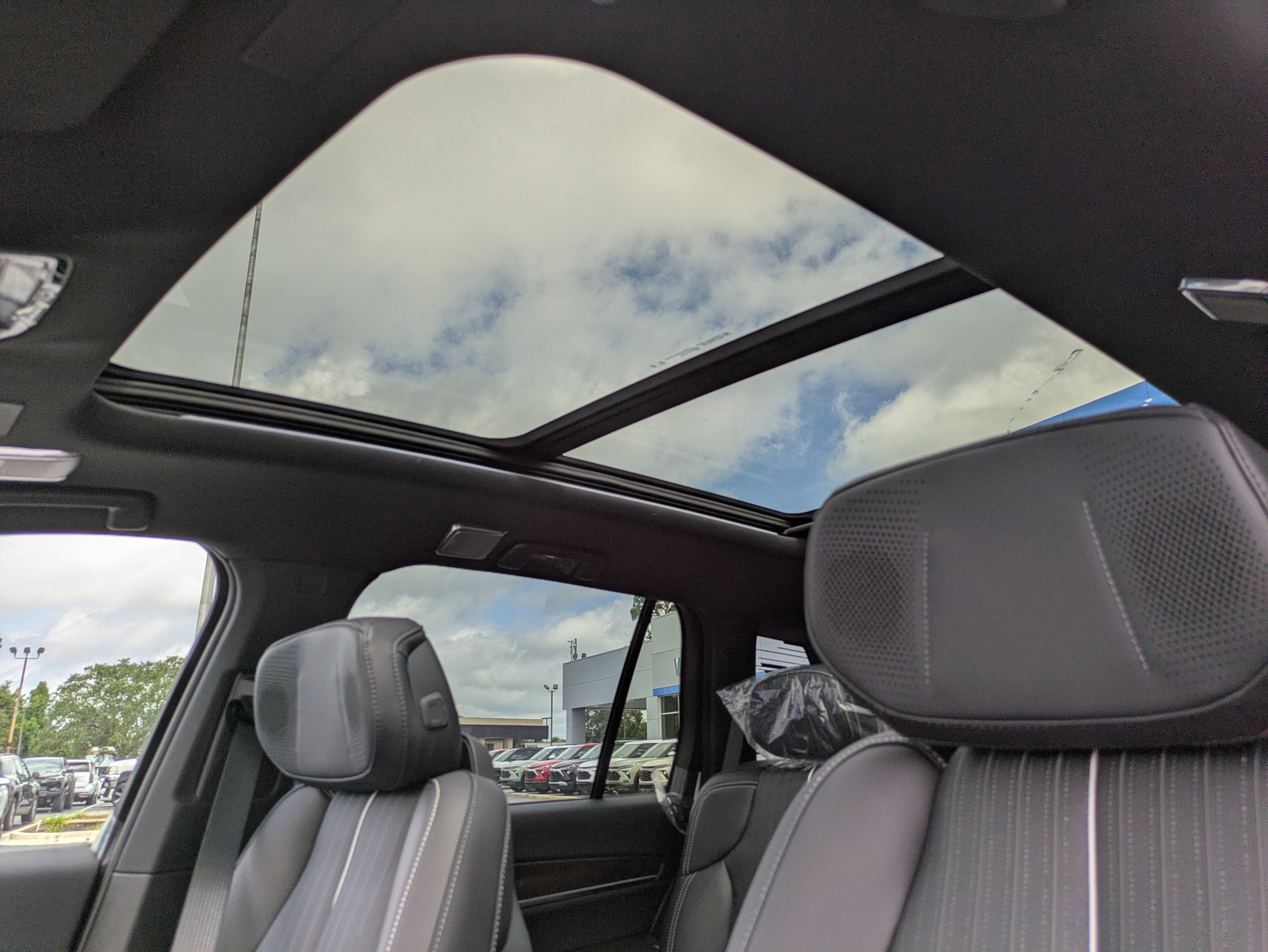 New 2026 Cadillac Vistiq Luxury w/ LPO, Floor Liner Package image 12