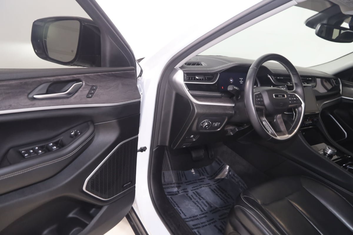 Used 2022 Jeep Grand Cherokee L Limited AWD/4WD image 46