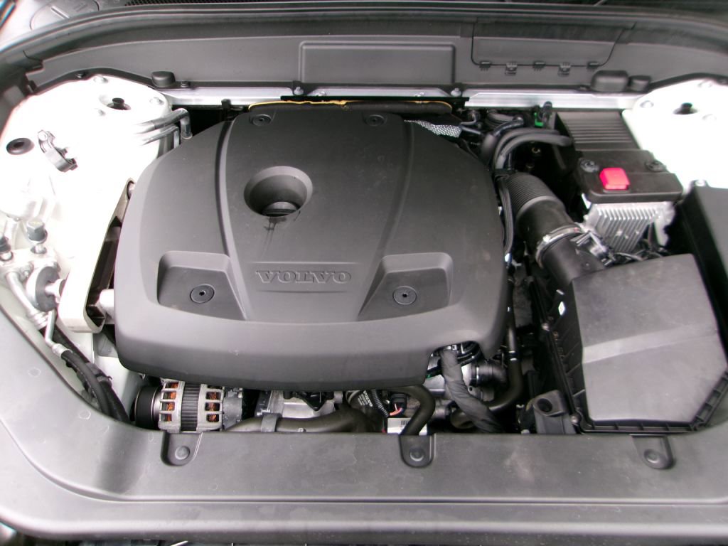 Used 2021 Volvo XC60 T5 Momentum w/ Premium Package image 23