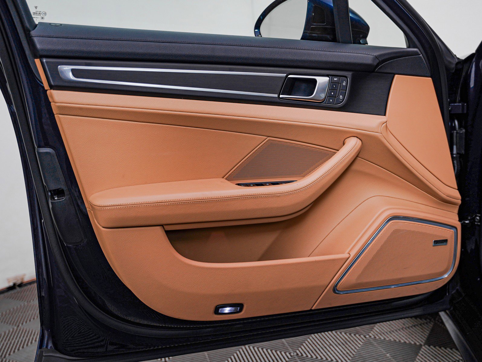 Certified 2023 Porsche Panamera Platinum Edition image 25